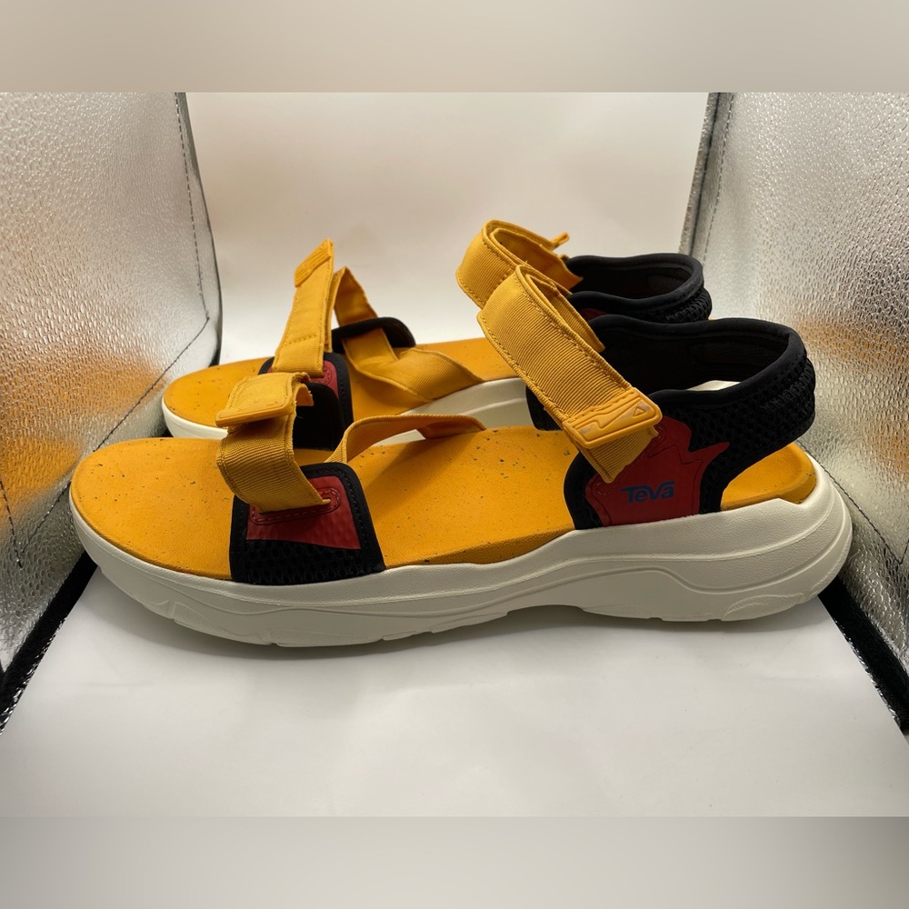 Teva zymic men’s Yellow and Black Sandals size 12